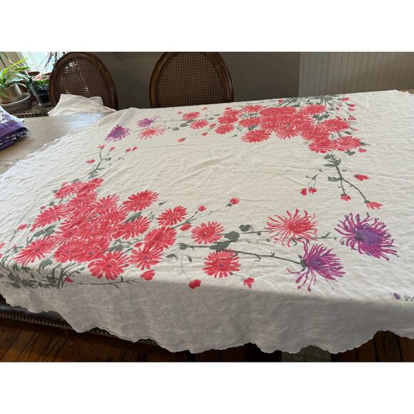 Stunning Vera Neumann Ladybug Era Round White Linen Floral Tablecloth - Picture 1 of 6